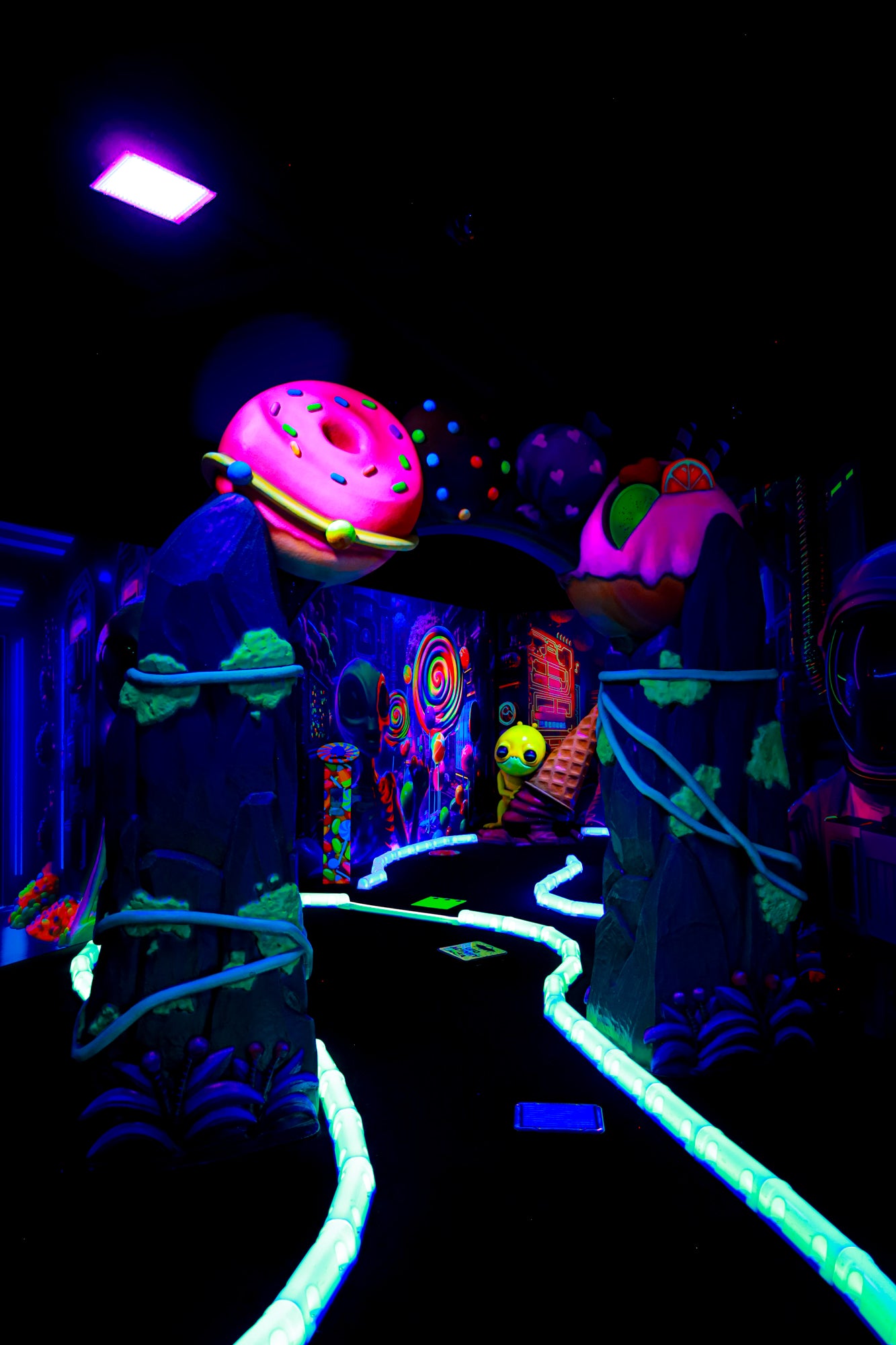 MINI-GOLF INTERIEUR FLUORESCENT